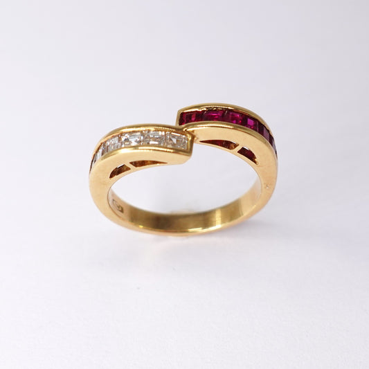 Anello con rubini e diamanti