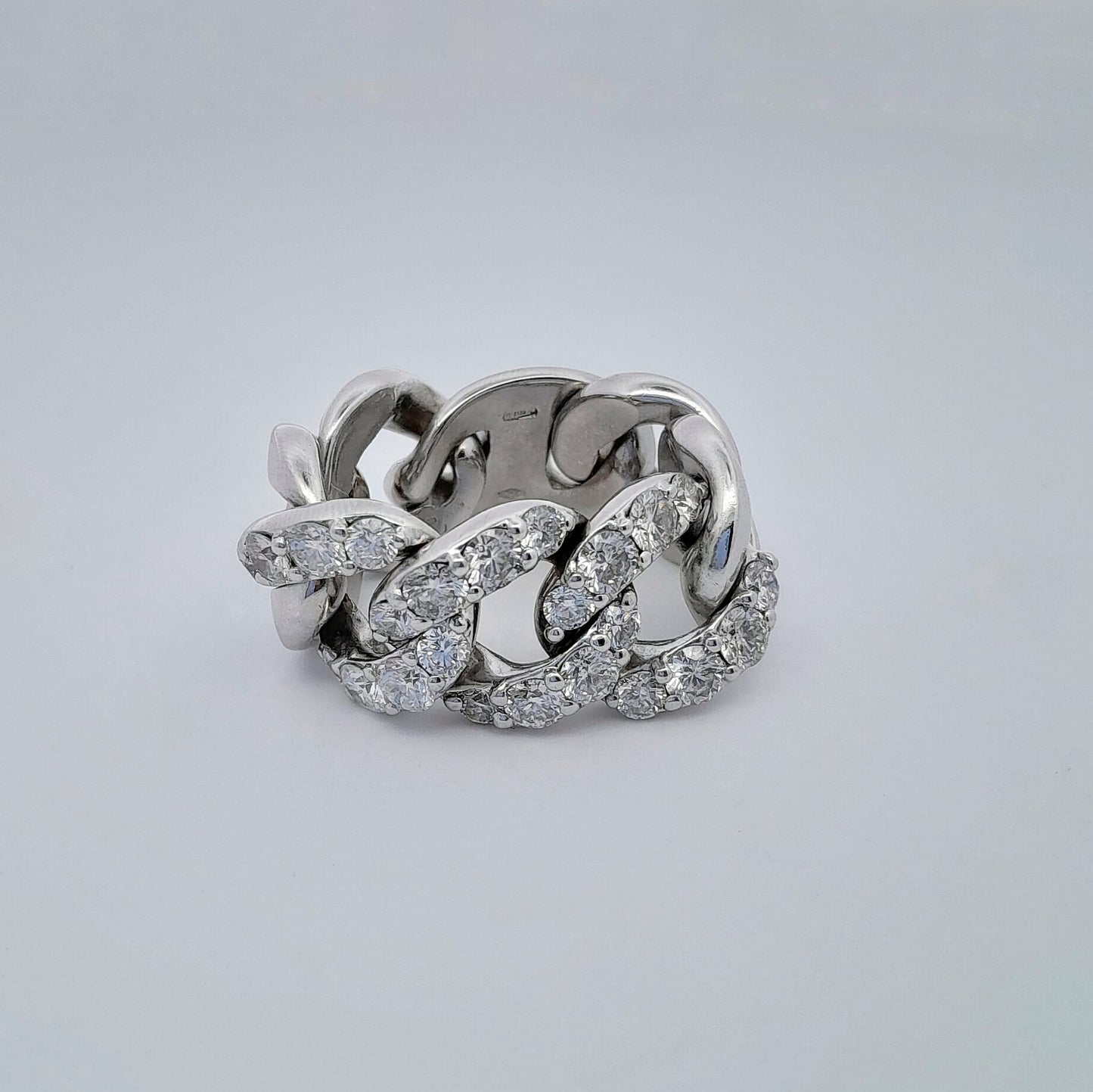 Anello Crivelli in oro e diamanti