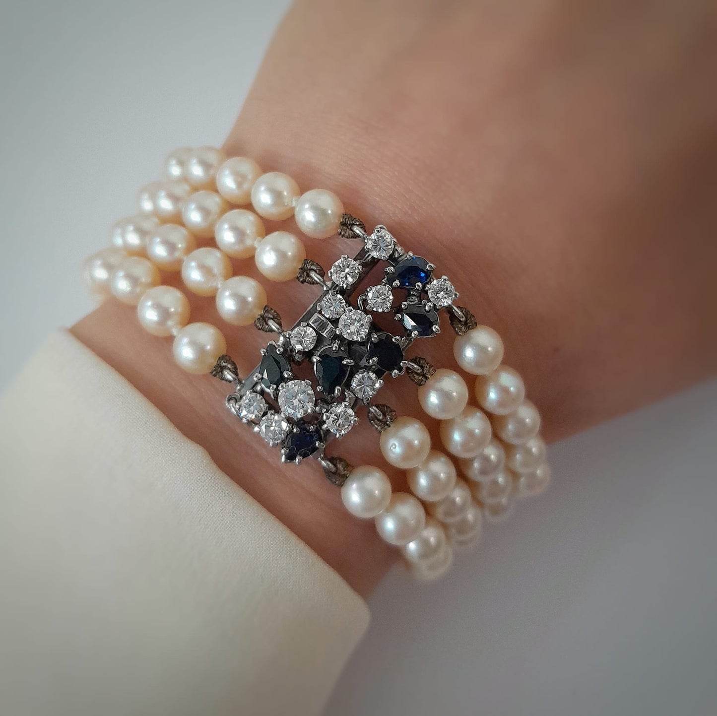 Bracciale multifili con perle, zaffiri e brillanti