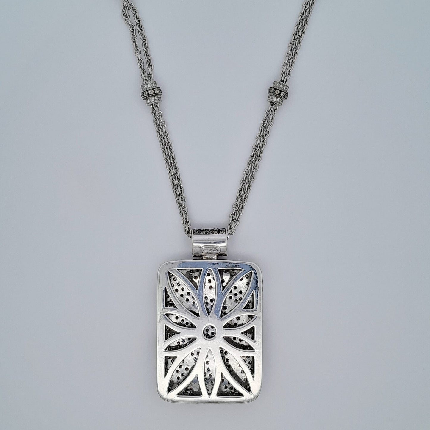 Collana doppia con pendente in oro bianco e diamanti brown
