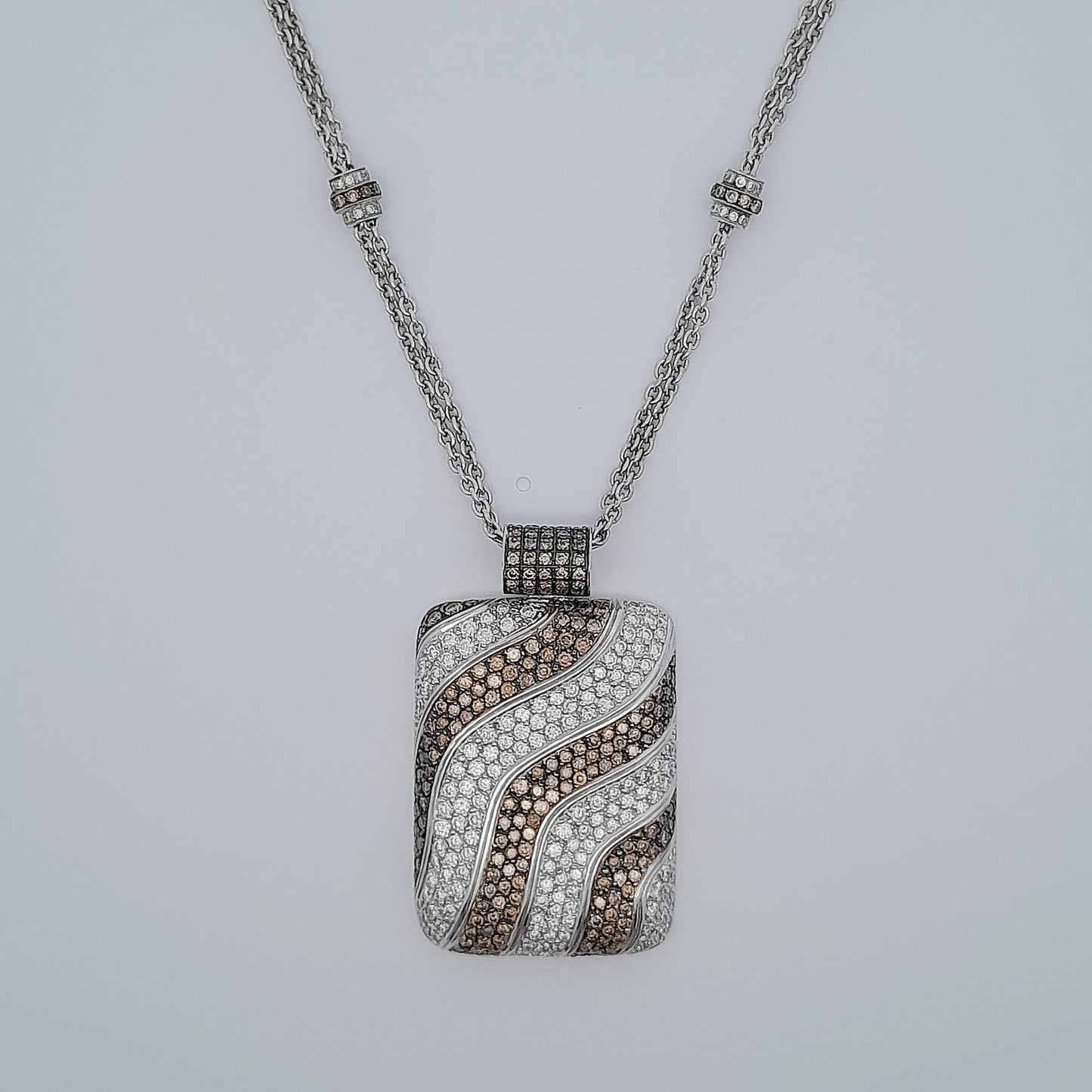 Collana doppia con pendente in oro bianco e diamanti brown