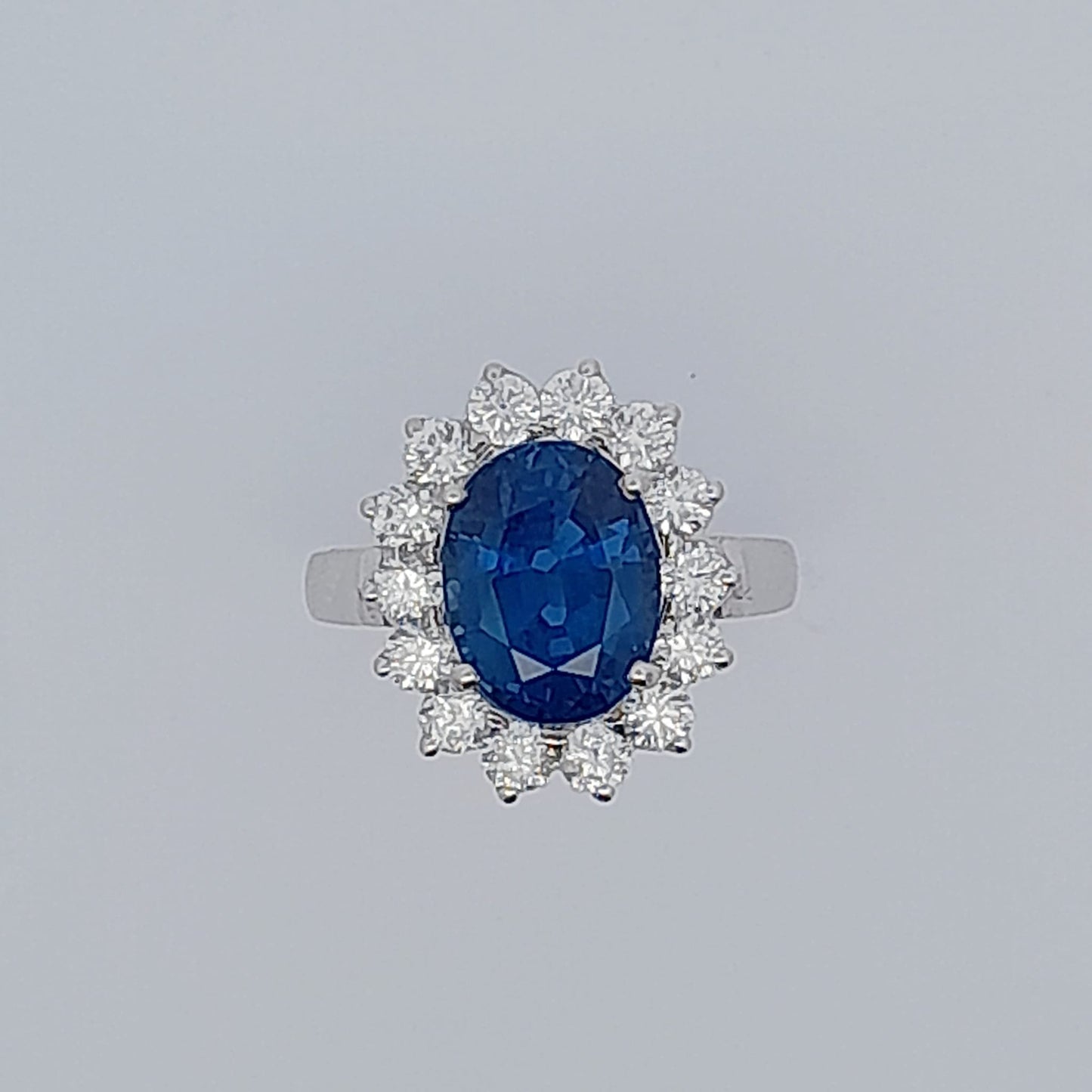 Anello oro bianco con zaffiro
