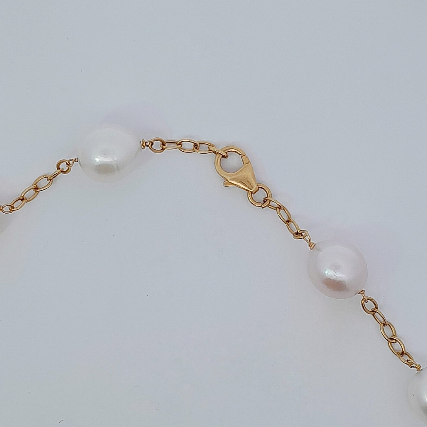 Collana lunga in oro giallo con perle