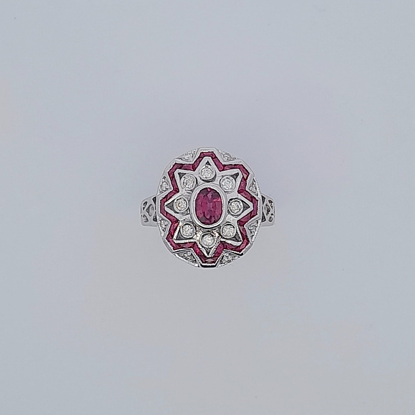 Anello con rubini e brillanti
