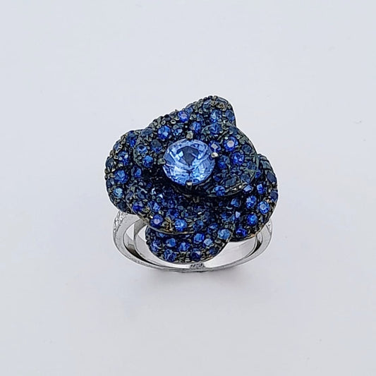 Anello a forma di rosa in oro
