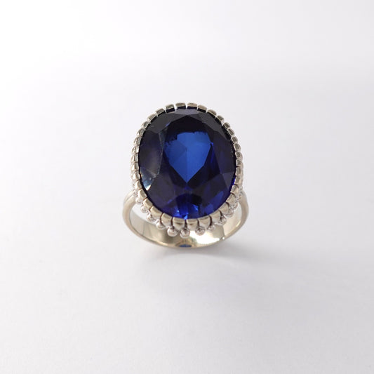Anello con gemma blu