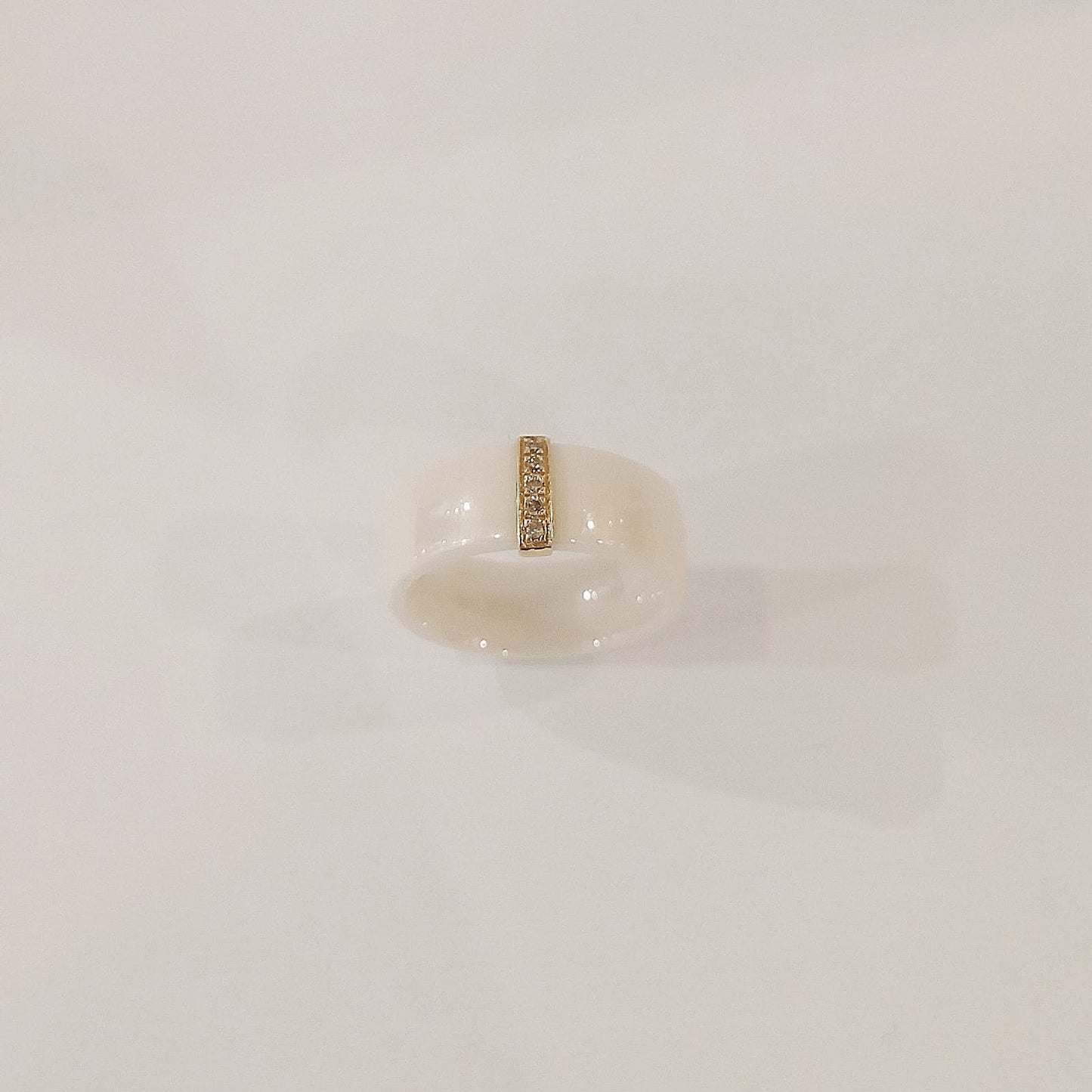Anello a Fascia in Ceramica Bianca