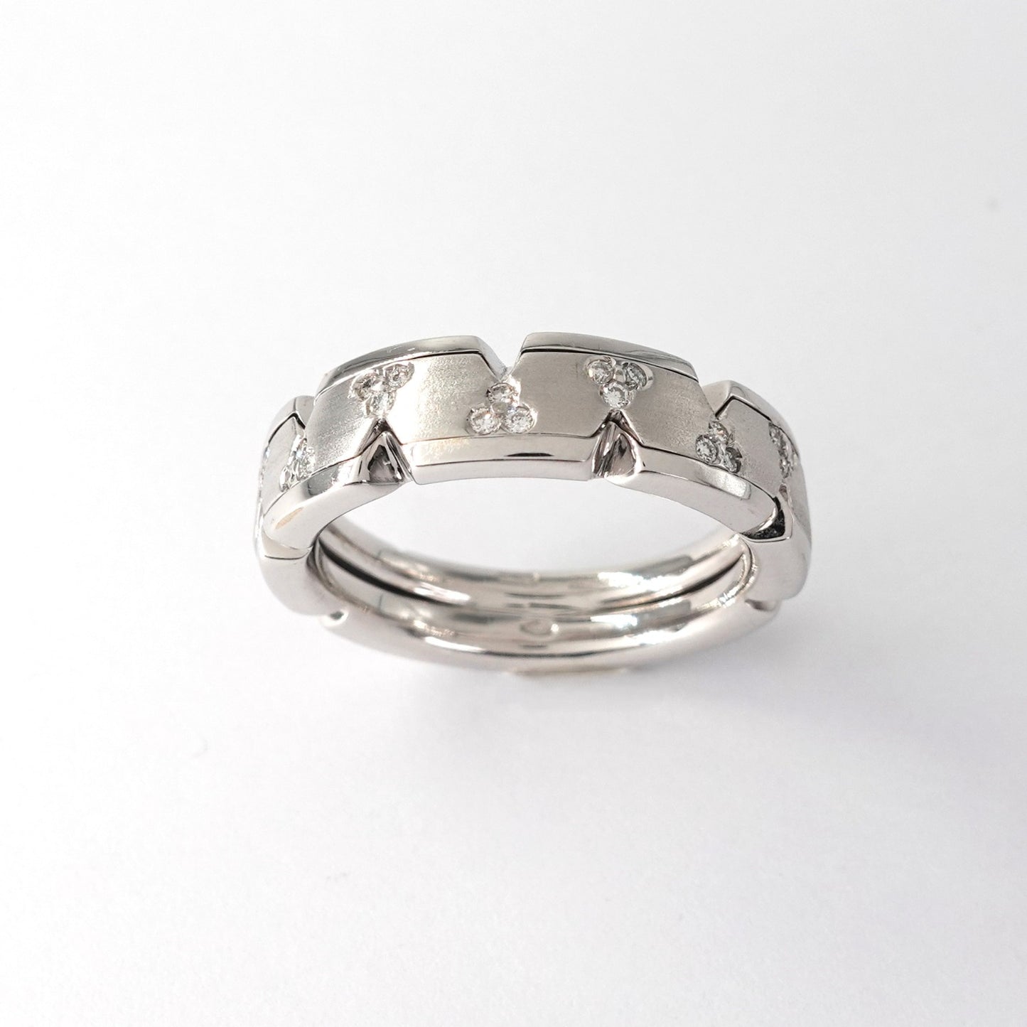 Anello a fascia satinata