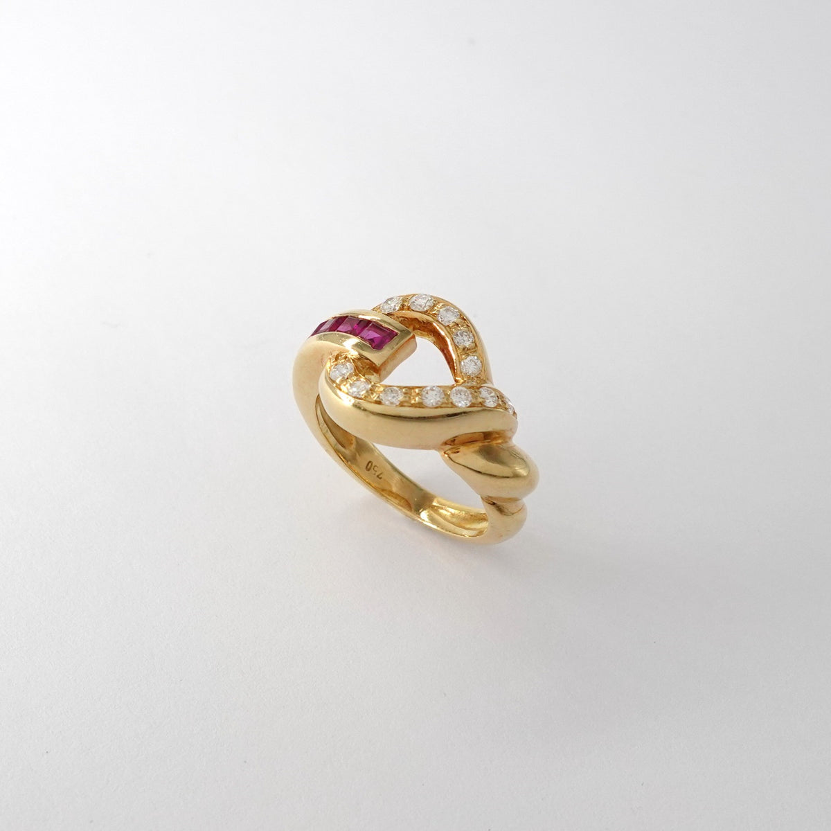 Anello con rubini e diamanti