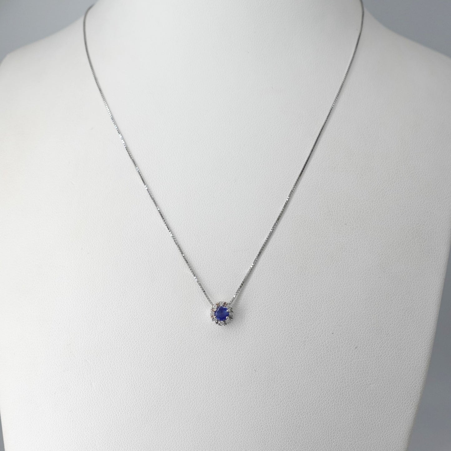 Catenina con zaffiri e diamanti