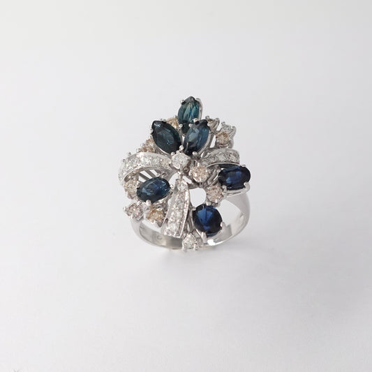 Anello con diamanti e zaffiri