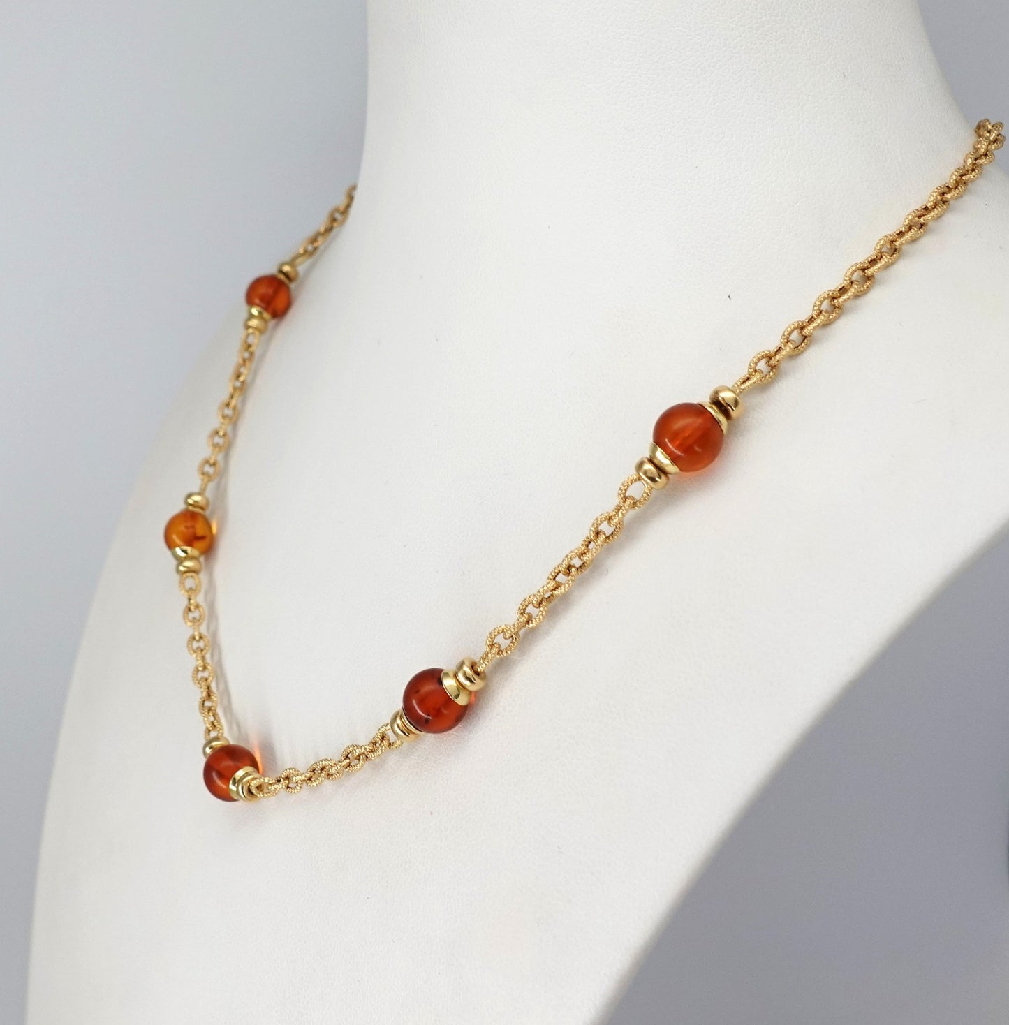 Collana con ambra