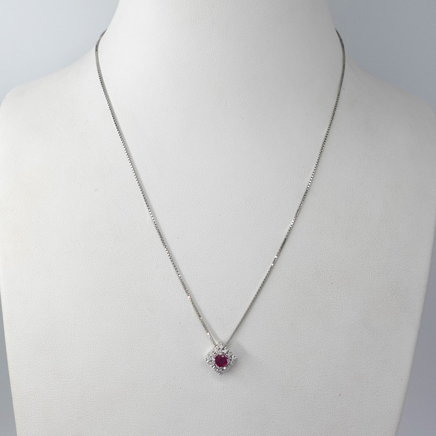 Catenina con diamanti