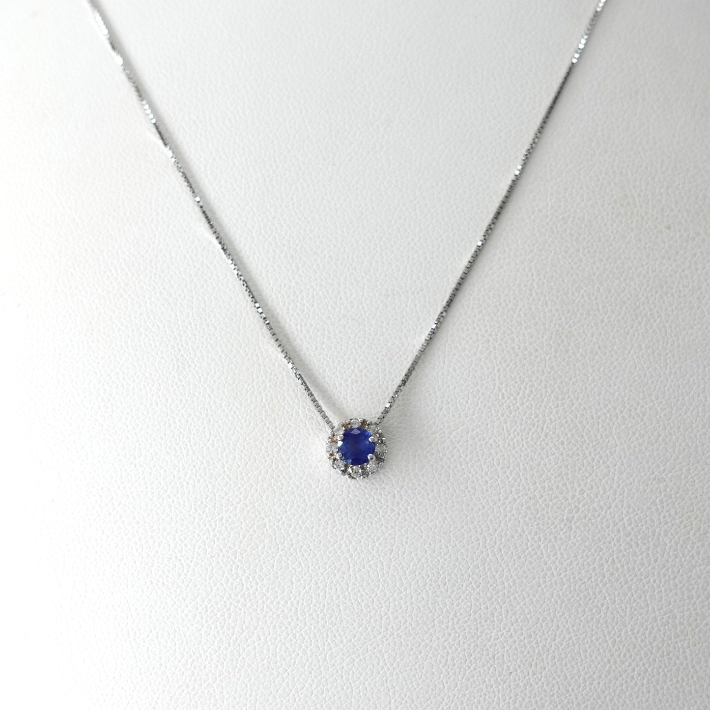Catenina con zaffiri e diamanti