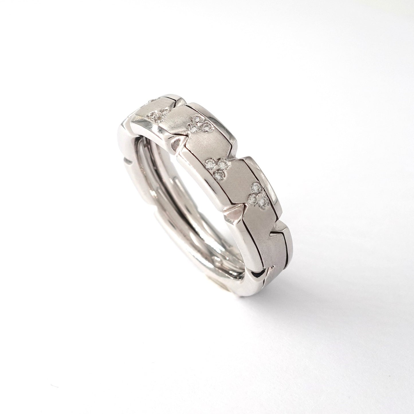 Anello a fascia satinata