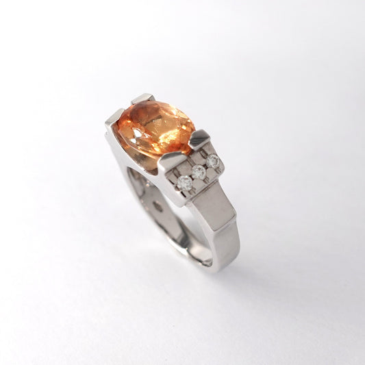Anello con topazio e diamanti