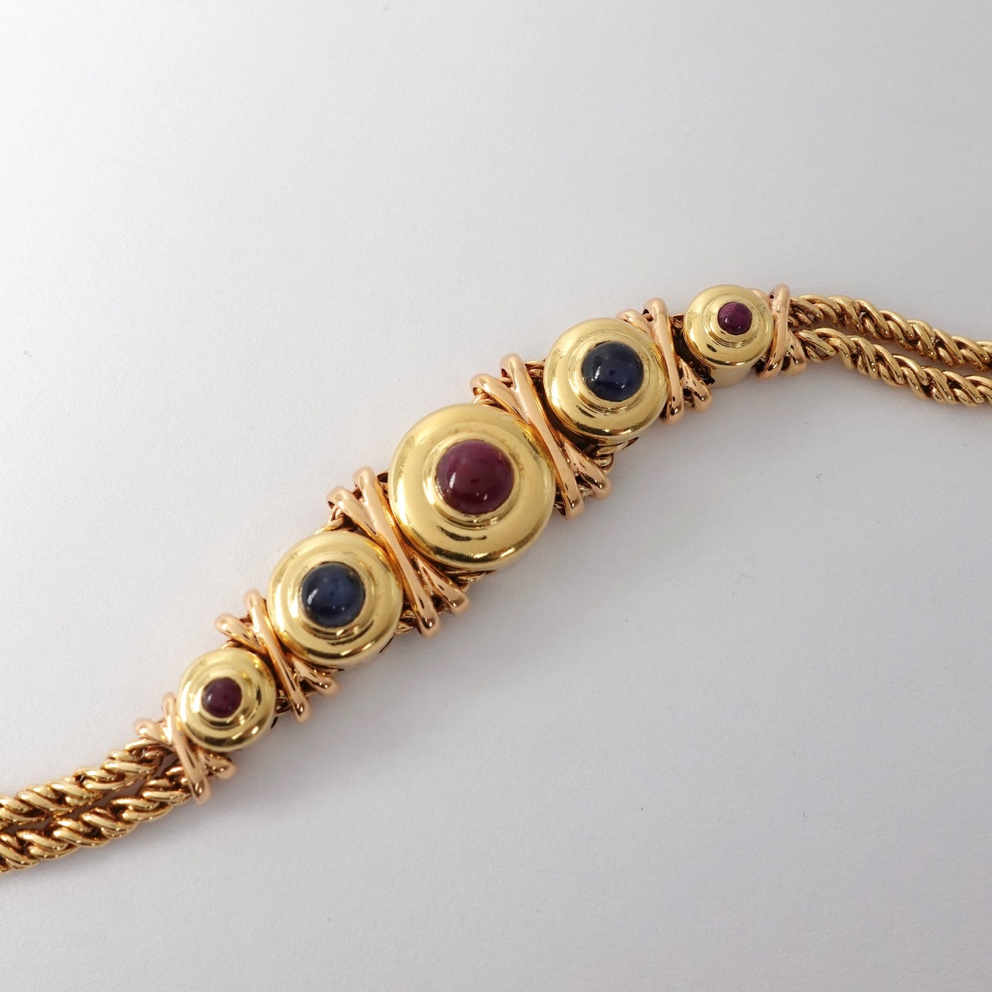 Bracciale con gemme cabochon