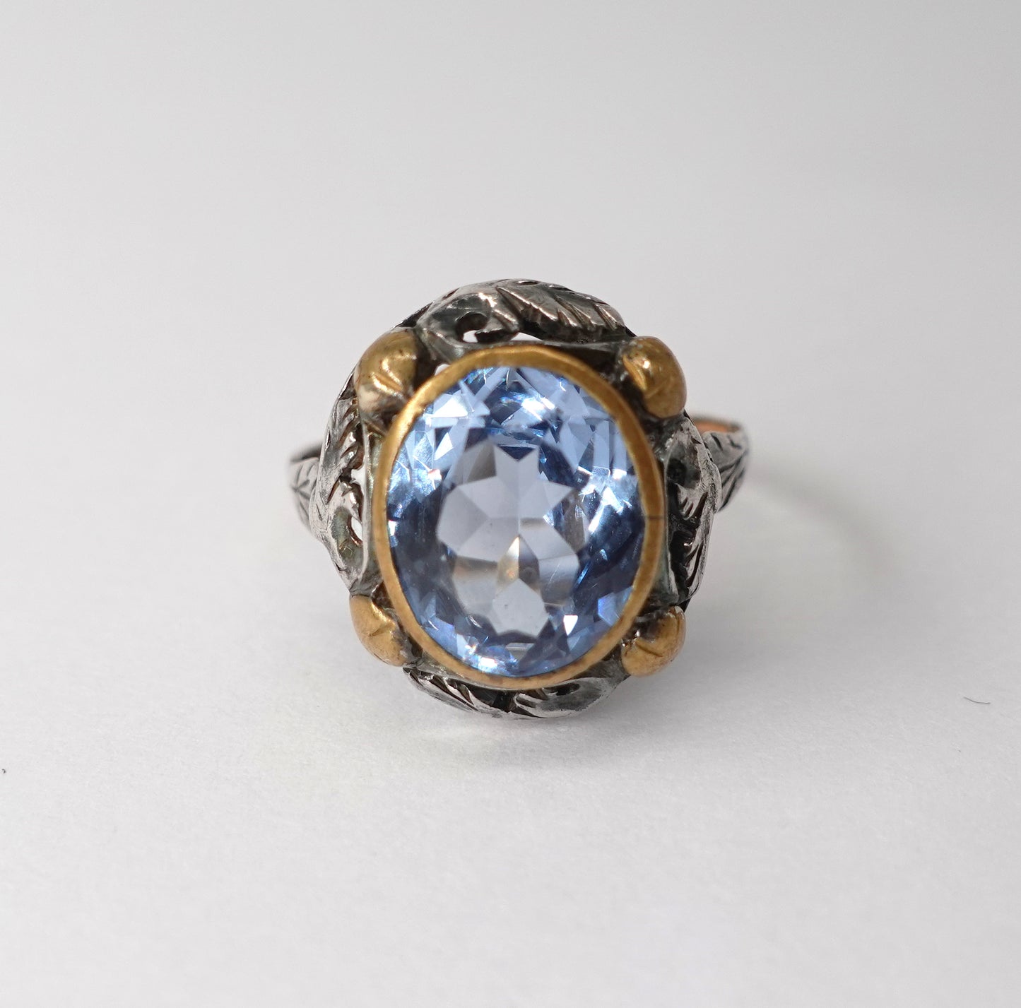 Anello vintage con topazio