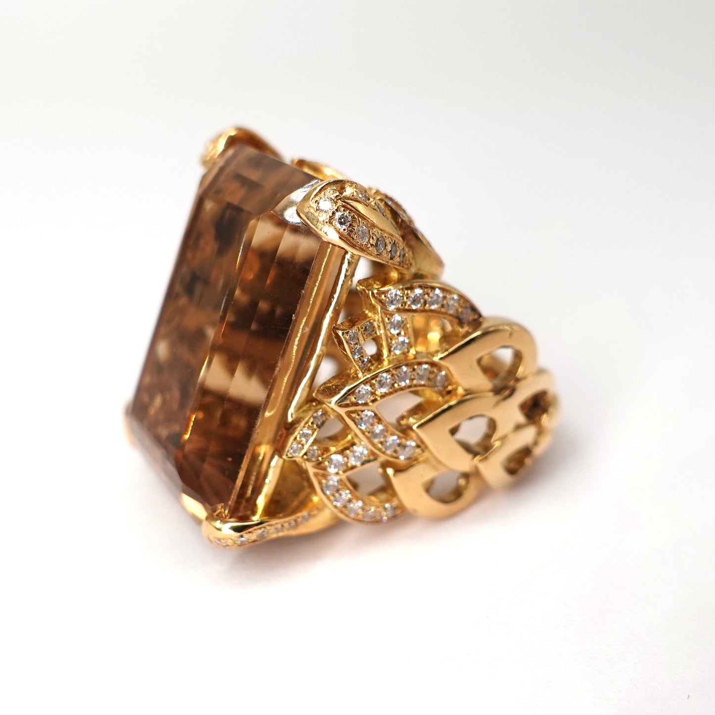 Anello unico in oro