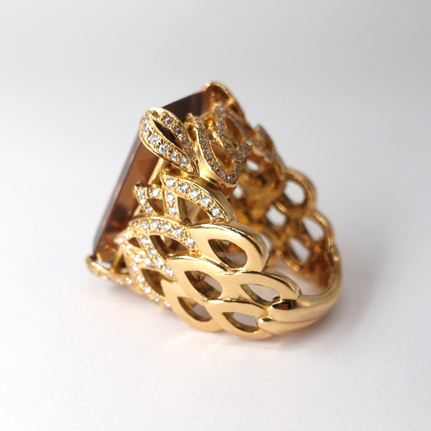 Anello unico in oro
