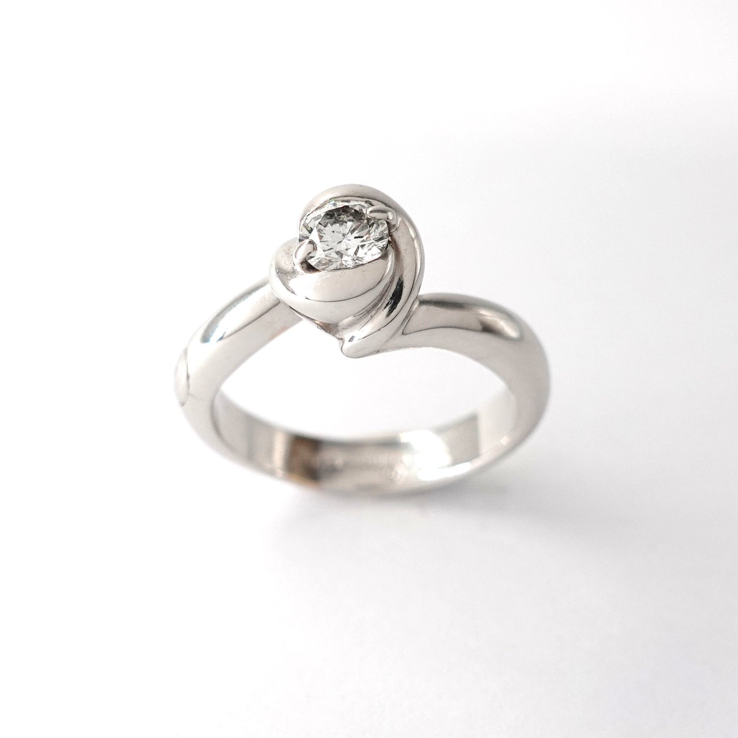 Solitario Damiani in oro bianco