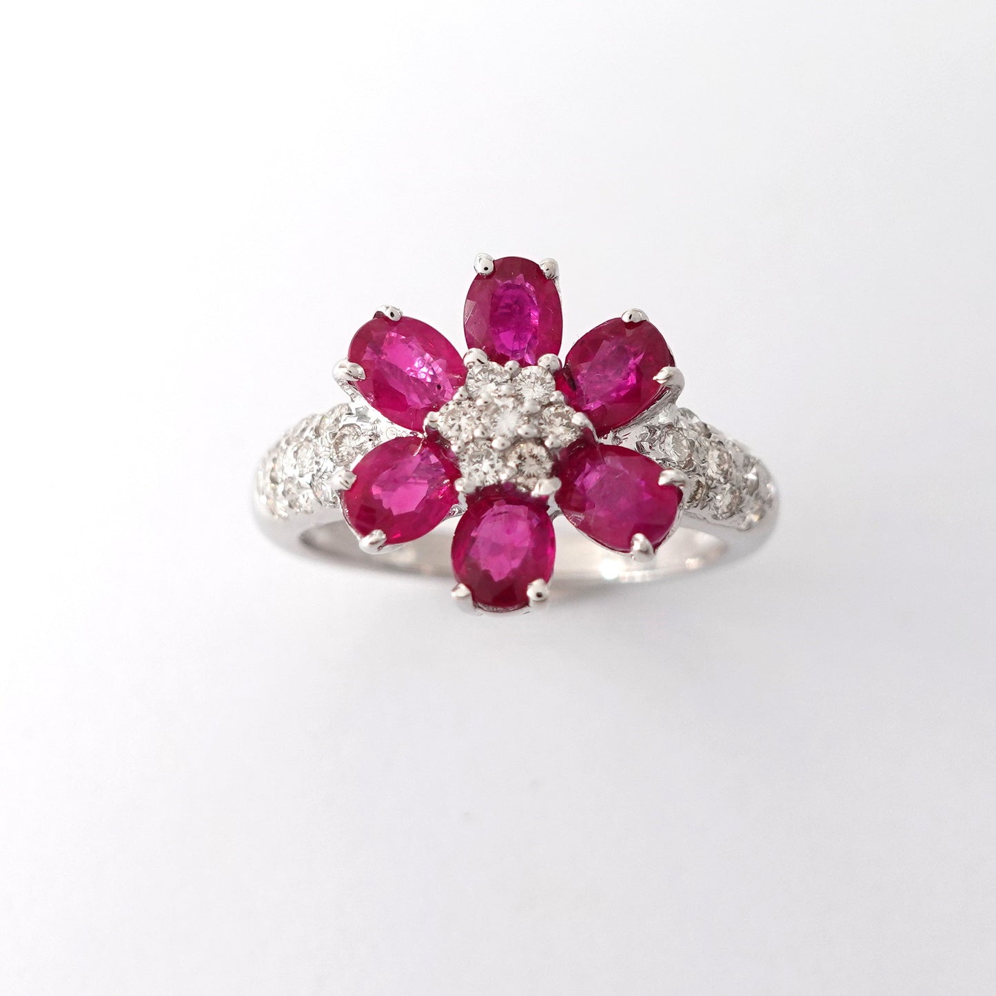Anello in oro a fiore