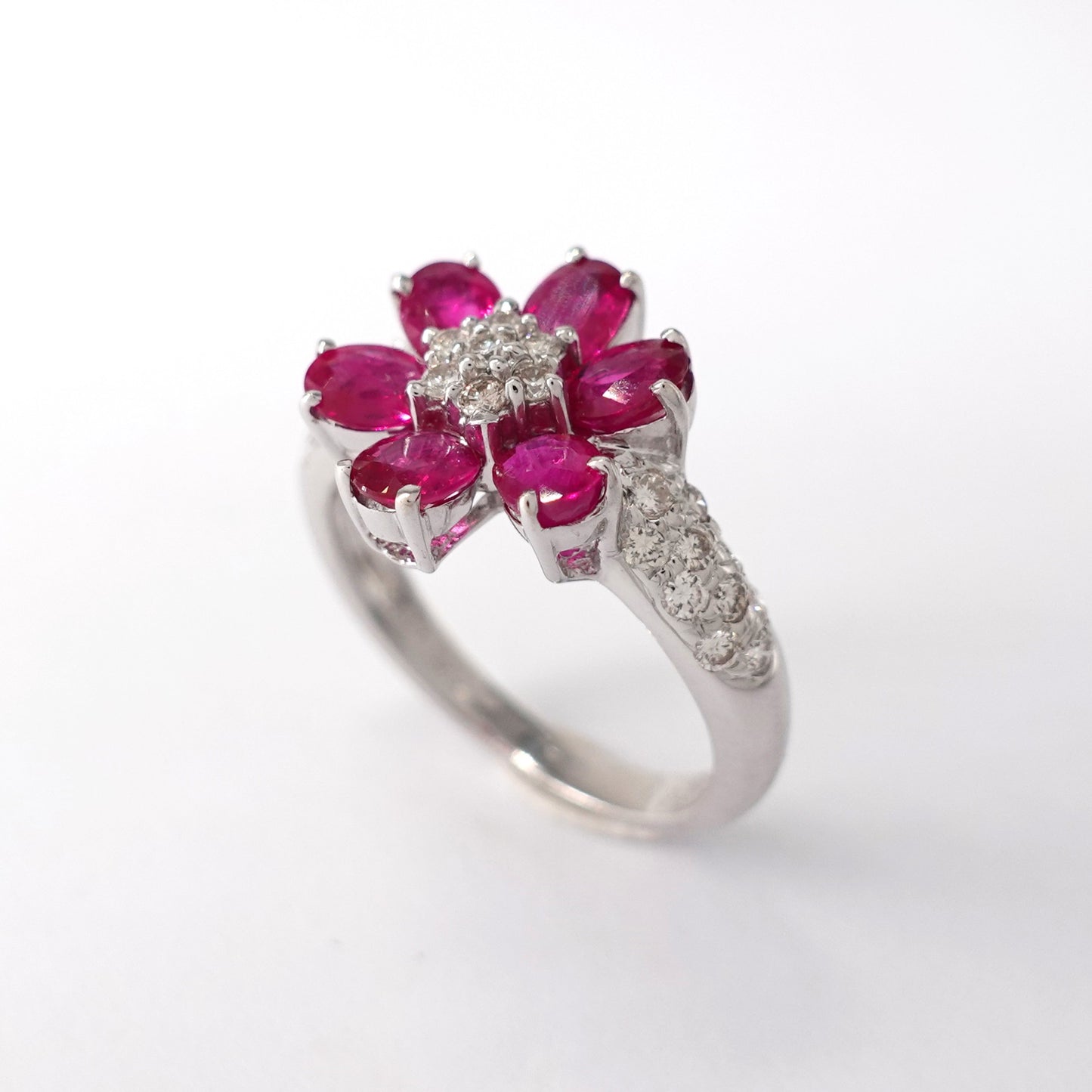 Anello in oro a fiore