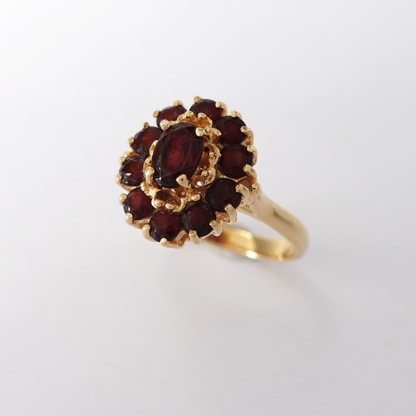 Anello Fiore con Granate