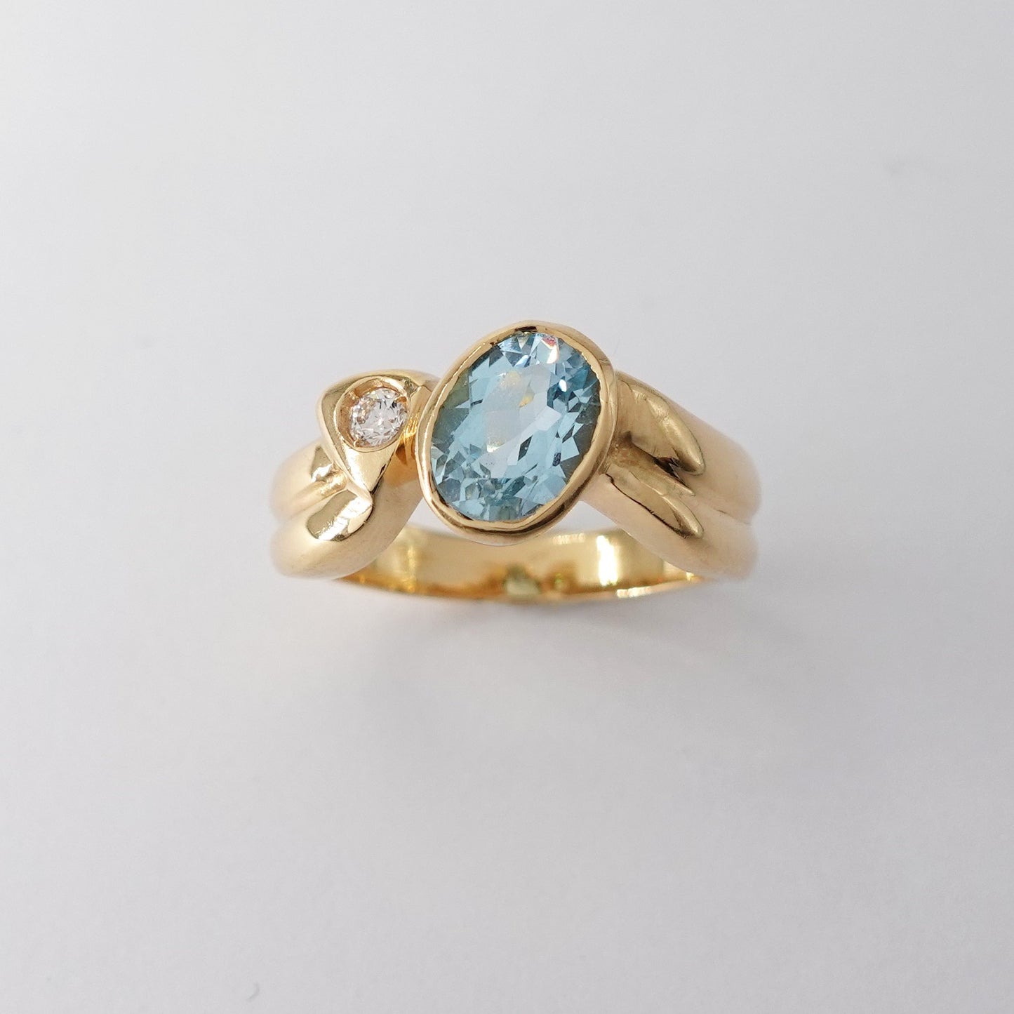 Anello con Topazio Azzurro