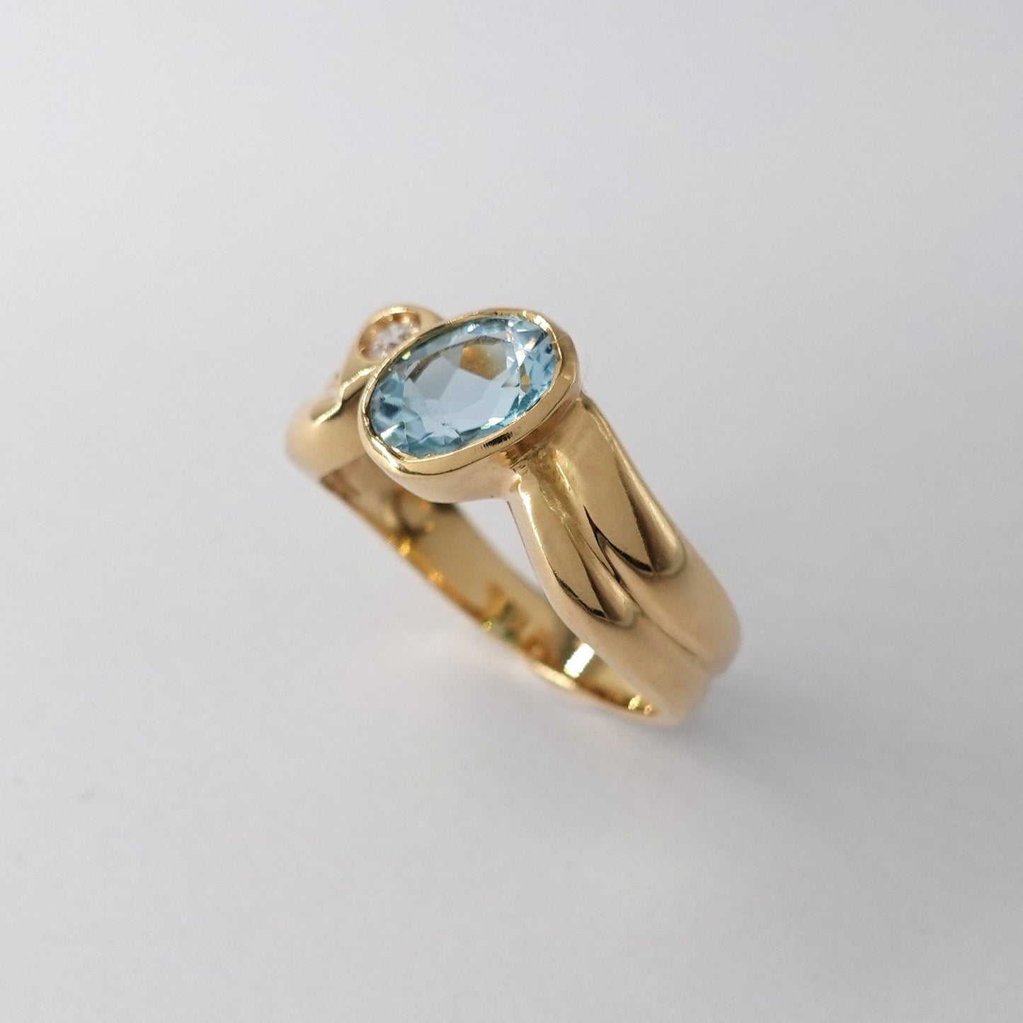 Anello con Topazio Azzurro