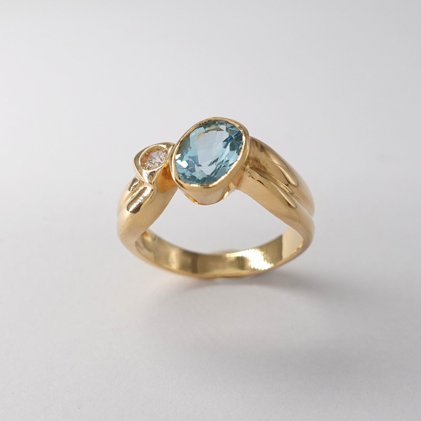 Anello con Topazio Azzurro