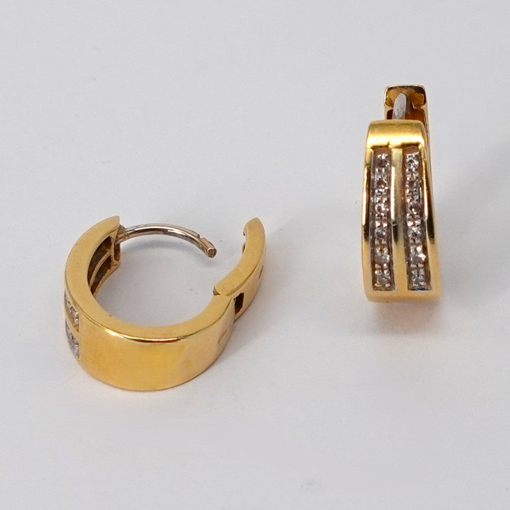 Orecchini a cerchio con zirconi