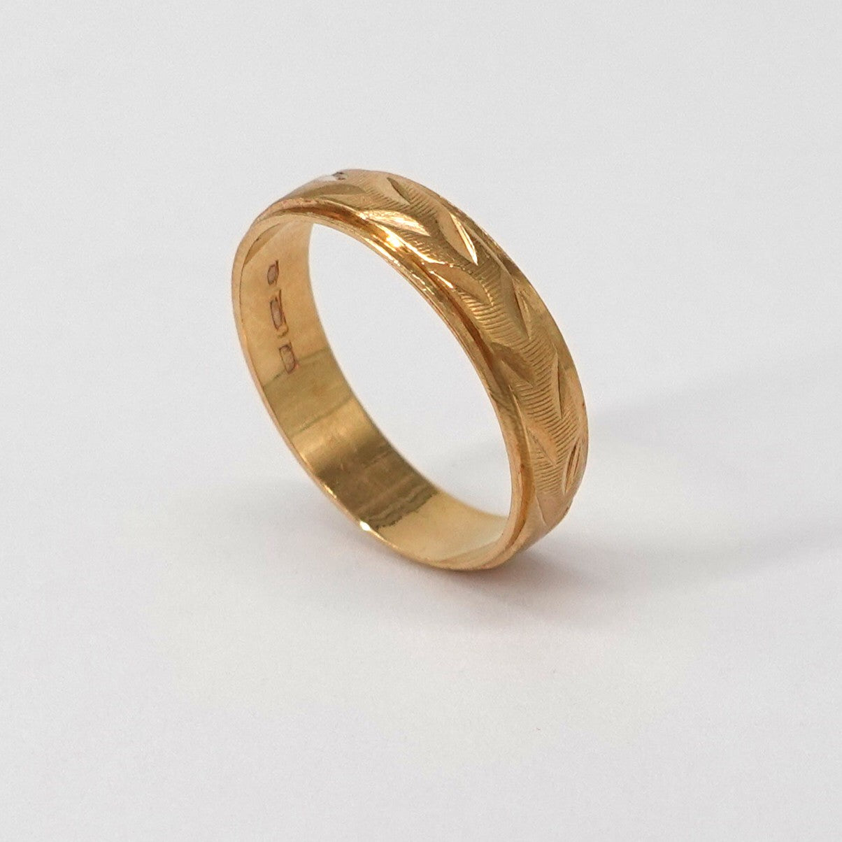 Anello con motivo a foglie