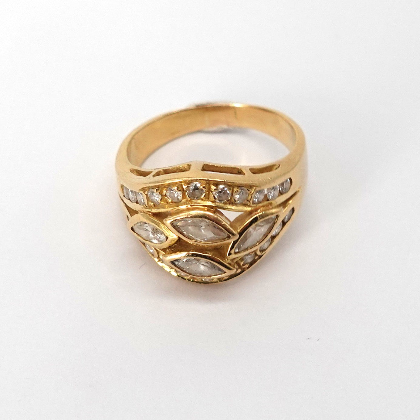 Anello con diamanti