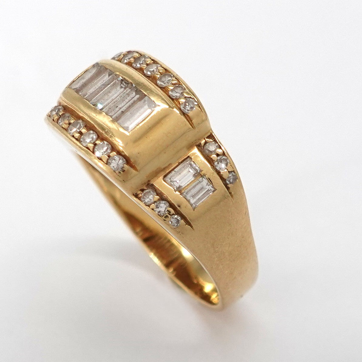 Anello con fascia di Diamanti