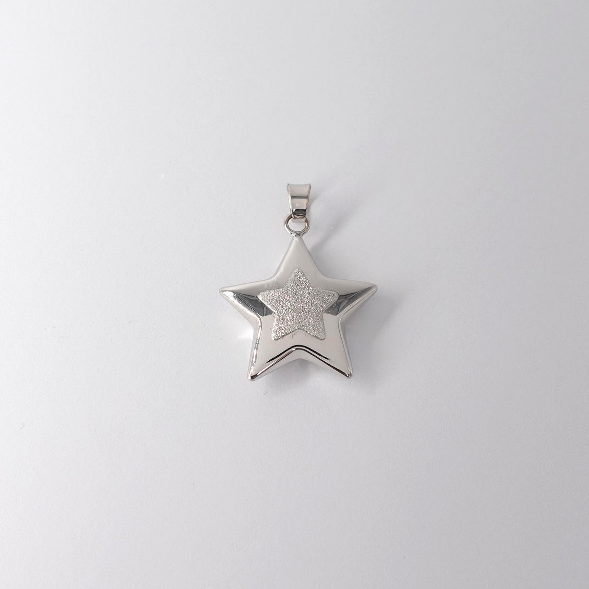 Ciondolo stella in oro bianco