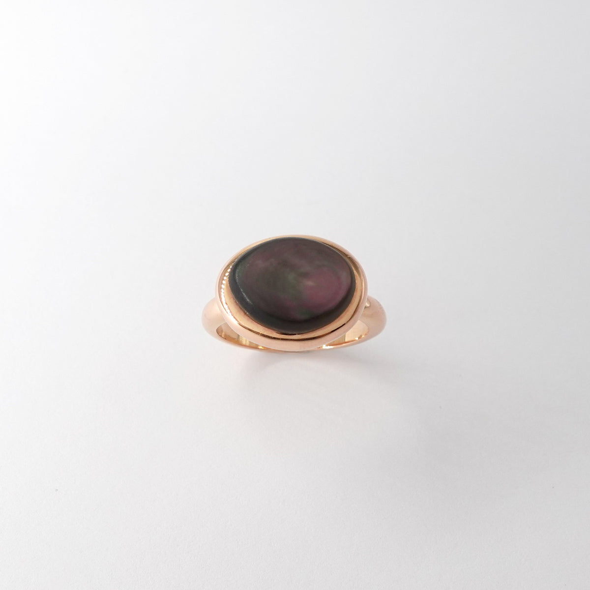 Anello con madreperla nera