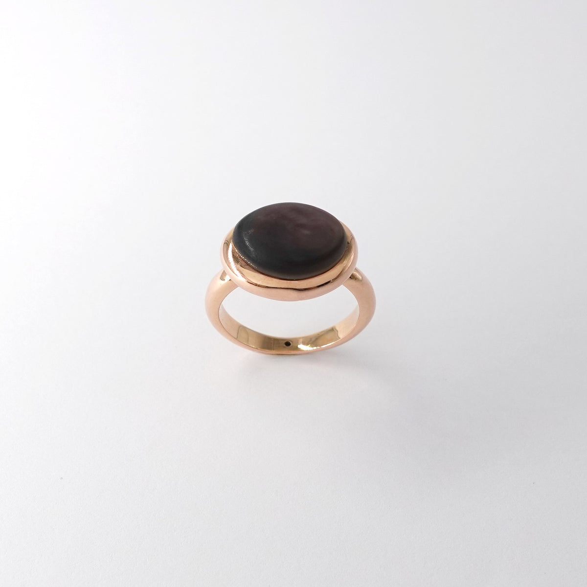 Anello con madreperla nera