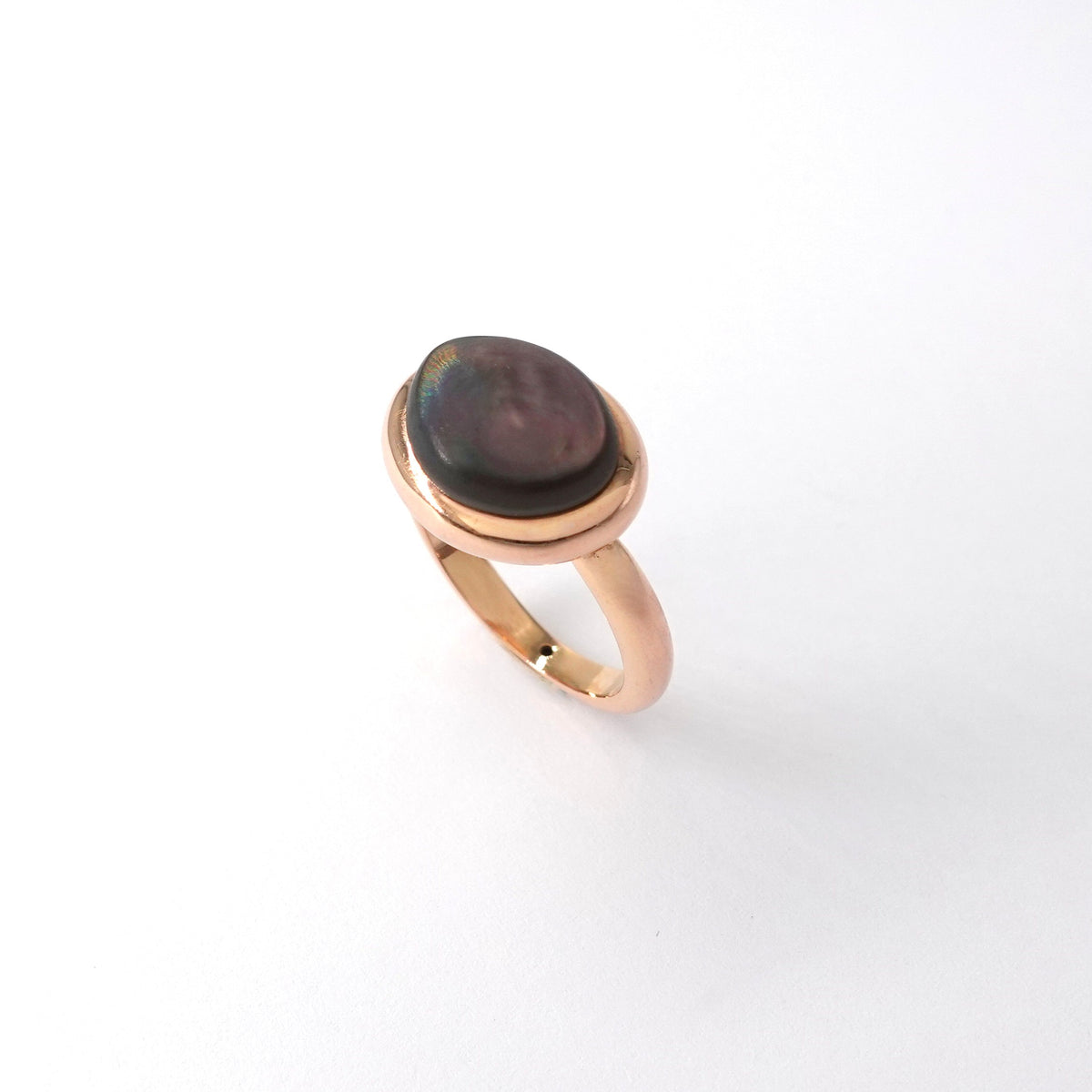 Anello con madreperla nera
