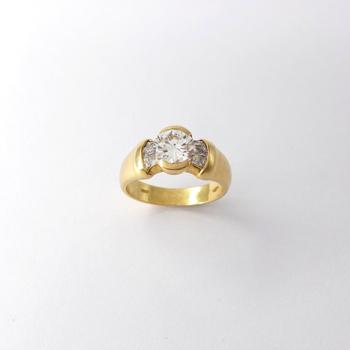 Anello con diamanti
