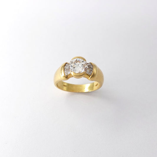 Anello con diamanti