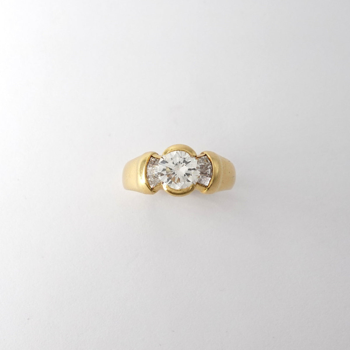 Anello con diamanti