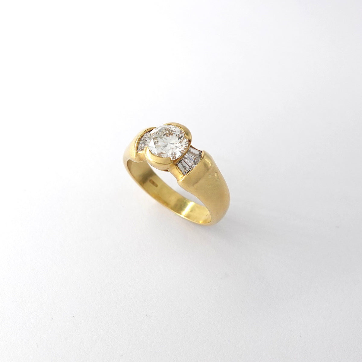Anello con diamanti
