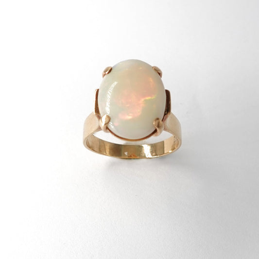 Anello in oro  con opale