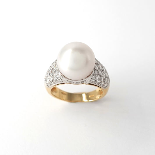 Anello in oro con perle e diamanti