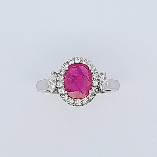 Anello in oro bianco con rubino e diamanti