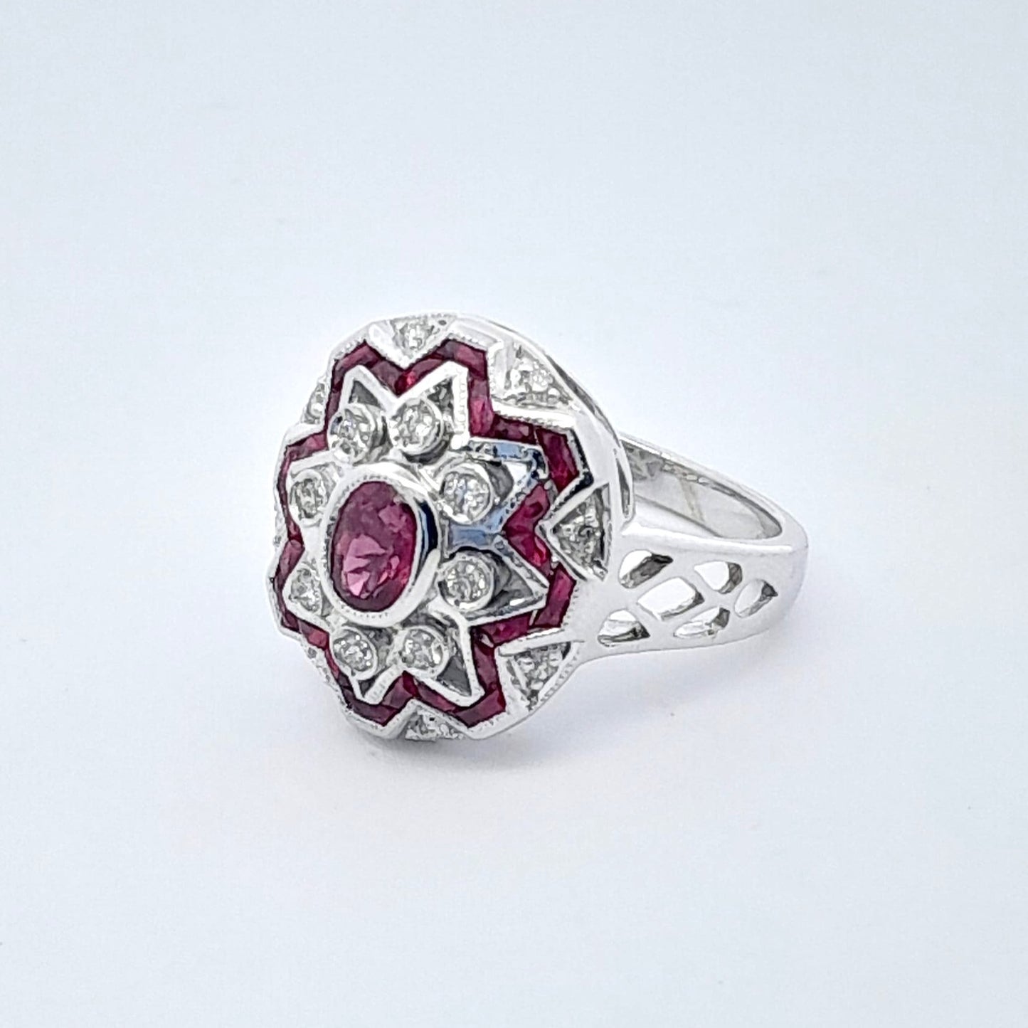 Anello con rubini e brillanti