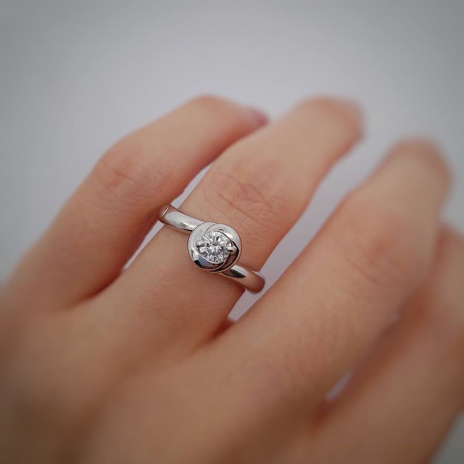 Solitario Damiani in oro bianco – Loro Gioielli - Main Image