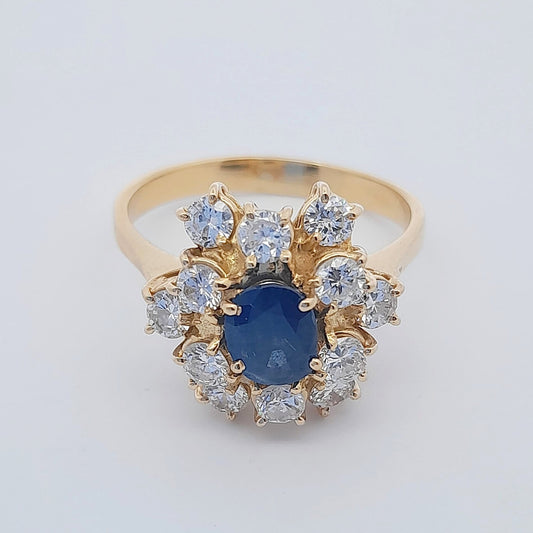 Anello in oro con zaffiro e diamanti