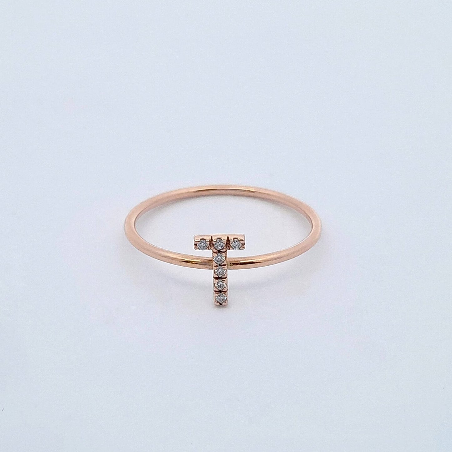 Anello fedina lettera T in oro
